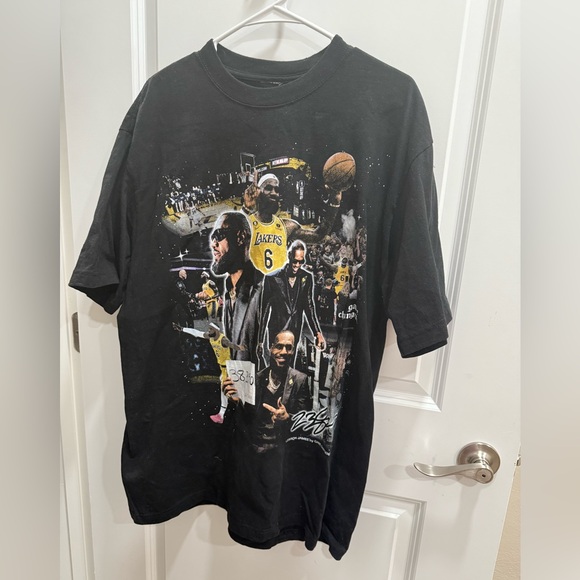 Black Graphic Men's T-Shirt - Picture 1 of 3
